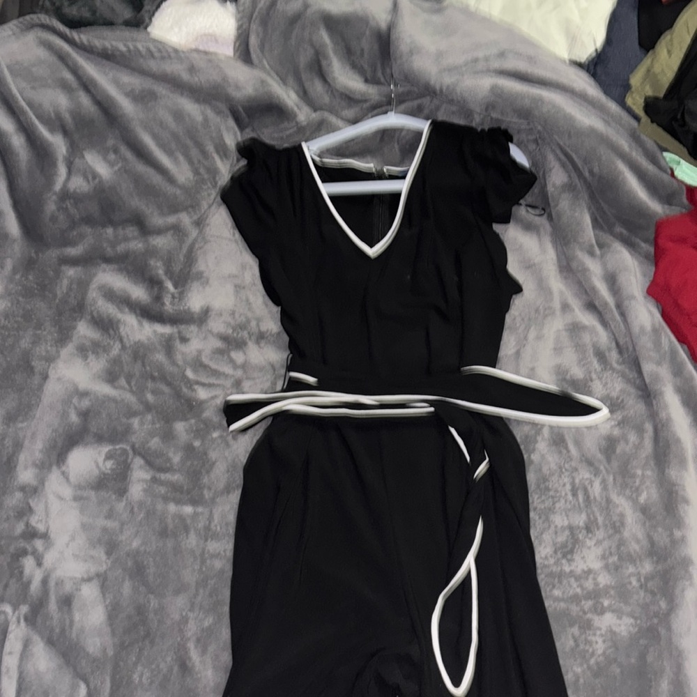 Apt 9. Women’s Black w/ White trim Romper Size Xl